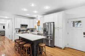 Interior - Dolphin Days by Avantstay Pool, 0.2mi to Beach! (Destin)