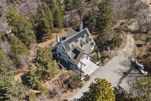 House (6 Bedrooms) | Interior