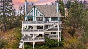 Interior - 6bdr Group Retreat, Decks w/ Incredible Views Starry Heights by Avantstay (Lake Arrowhead)