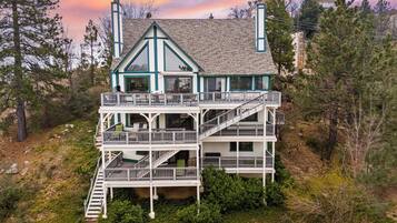 House (6 Bedrooms) | Interior