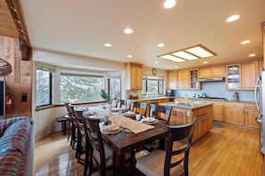 House (6 Bedrooms) | Interior - 6bdr Group Retreat, Decks w/ Incredible Views Starry Heights by Avantstay (Lake Arrowhead)