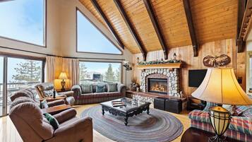 House (6 Bedrooms) | Interior