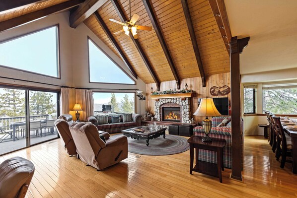 Interior - Starry Heights by Avantstay 6bdr, Stunning Views (Lake Arrowhead)