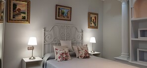 2 chambres, fer et planche à repasser, Wi-Fi, draps fournis