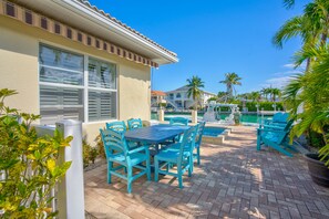 Outdoor dining - Paradise Cove! 50ft Dock Pool BBQ (Key Colony Beach)
