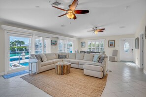 TV - Paradise Cove! 50ft Dock Pool BBQ (Key Colony Beach)
