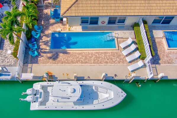 A heated pool - Paradise Cove! 50ft Dock Pool BBQ (Key Colony Beach)