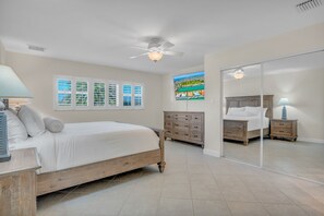 3 bedrooms, iron/ironing board, WiFi, bed sheets - Paradise Cove! 50ft Dock Pool BBQ (Key Colony Beach)