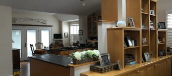 Historic prestigious open concept Garrett Park House on spacious corner lot