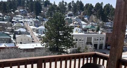 Hillside Hideaway in Historic Lead