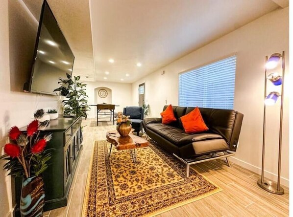 スマートテレビ、テレビゲーム、テーブルサッカー台