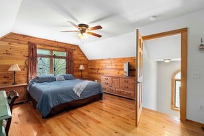 4 soverom, skrivebord, strykejern/-brett og wi-fi