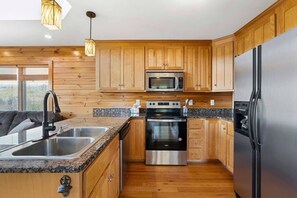 Fridge, microwave, oven, stovetop - Mountain Getaway near Boone, Hot Tub, and Gorgeous Views! (Fleetwood)