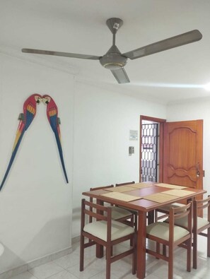 Dining - Apartamento Santa Marta-rodadero Blanquita 205 (Gaira)