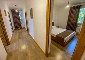 Vila elite | 5 quartos, escrivaninha, quartos à prova de som, Wi-Fi de cortesia