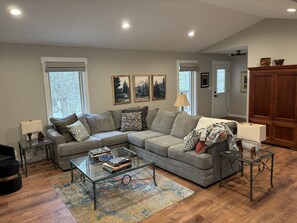 Smart TV, fireplace - Whole 3 Br 3Ba  haven nestled in the heart of the Blue Ridge Mountains.  (Horse Shoe)