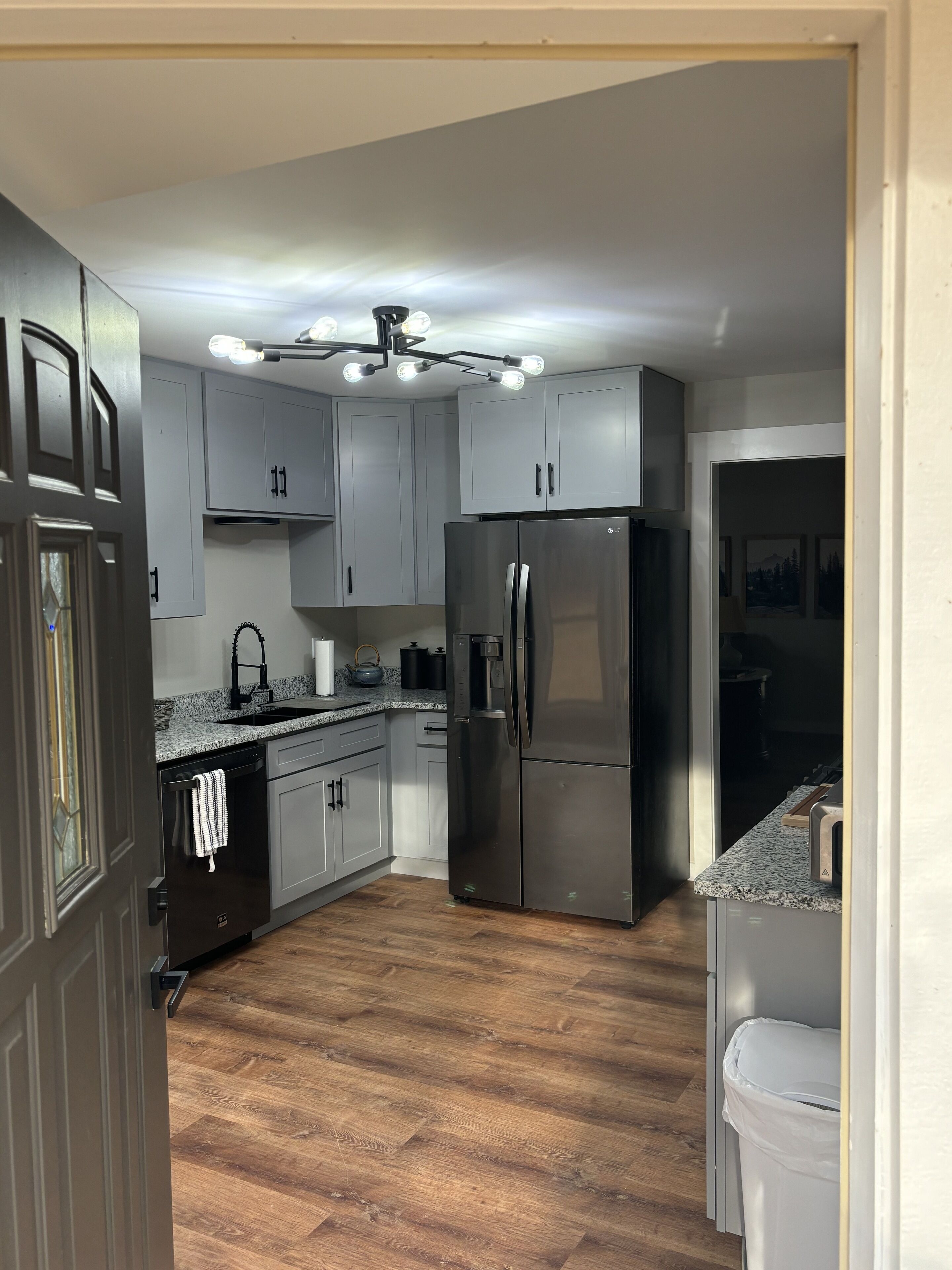 Micro-ondes, four, plaque de cuisson, lave-vaisselle