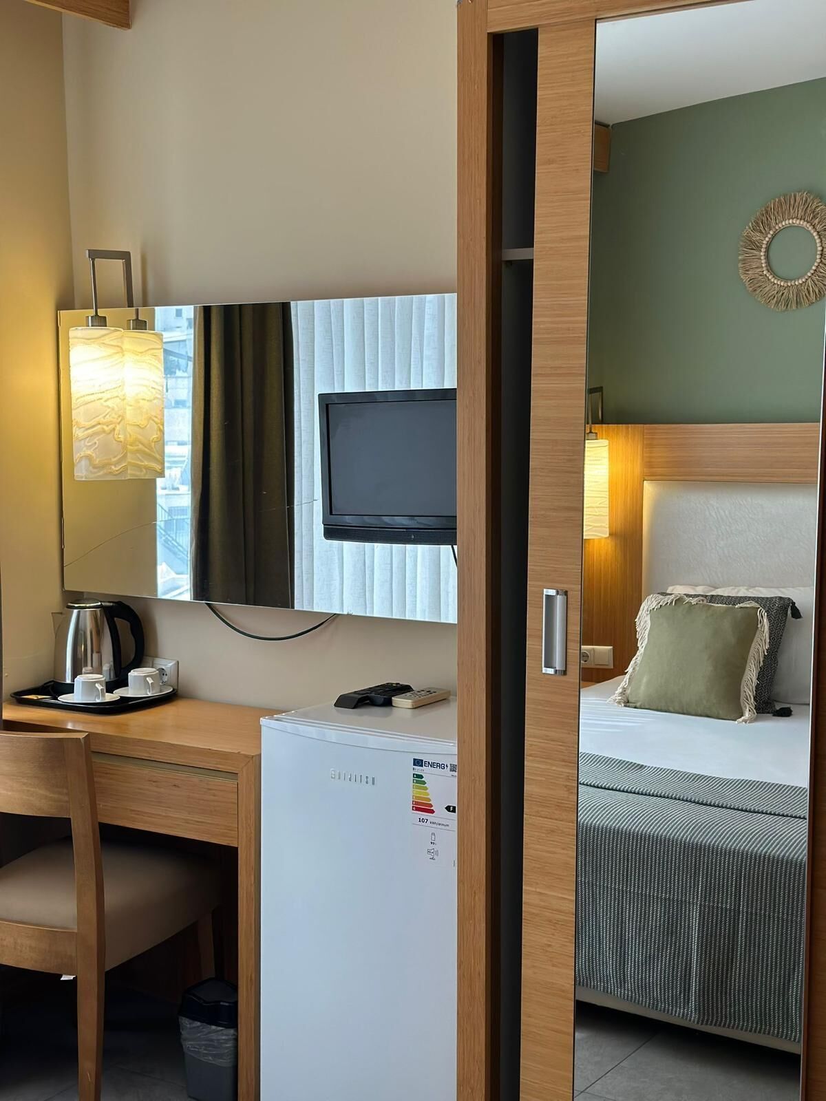 WiFi (free), bed sheets