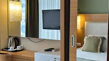 WiFi (free), bed sheets
