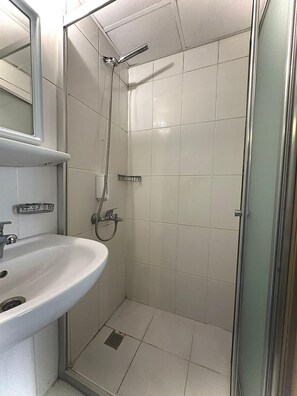 Shower, rainfall showerhead, hair dryer, slippers - Andoya Pension (Bodrum)