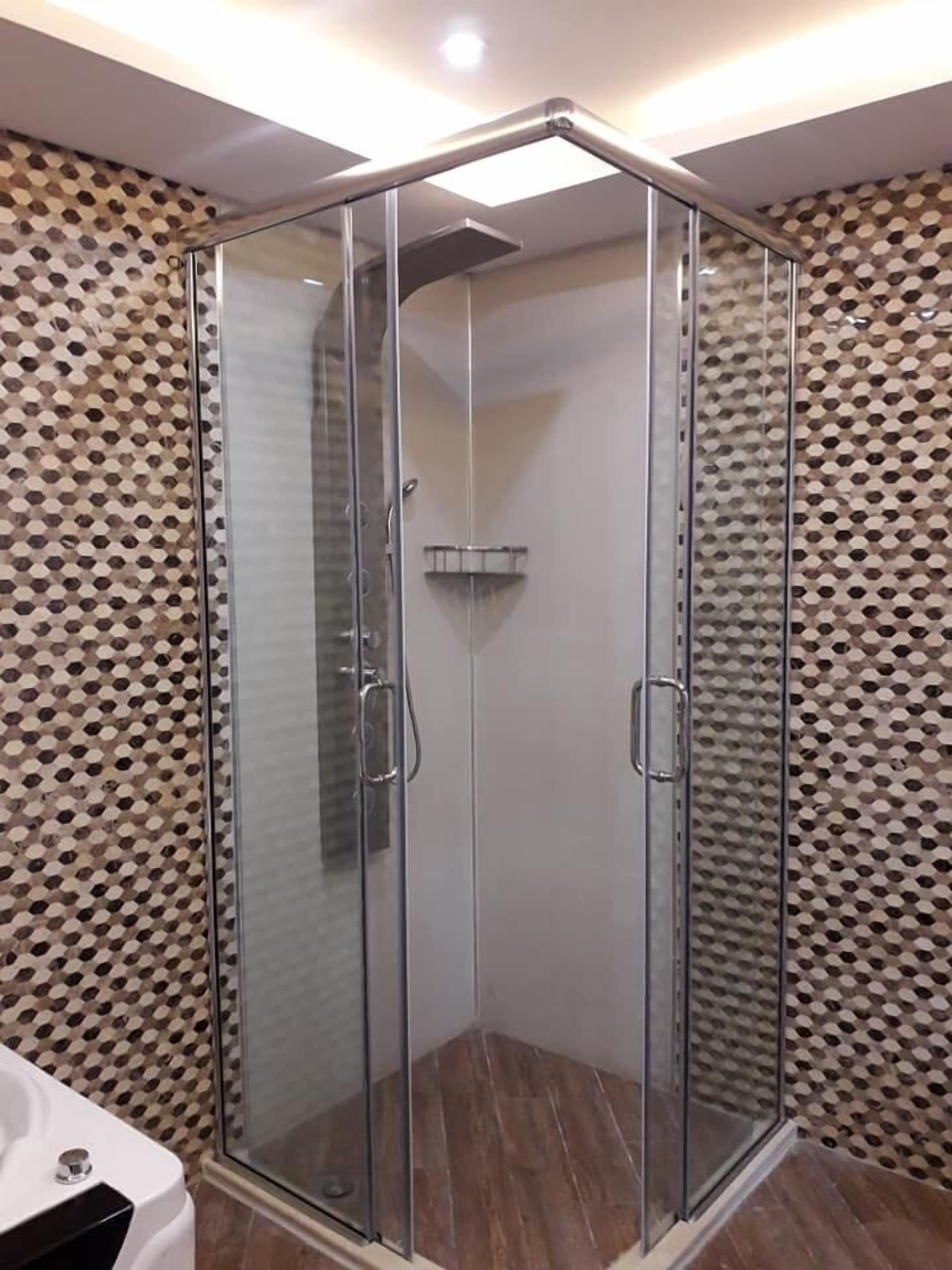 Standard Double or Twin Room | Bathroom