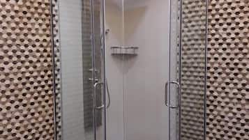 Standard Double or Twin Room | Bathroom
