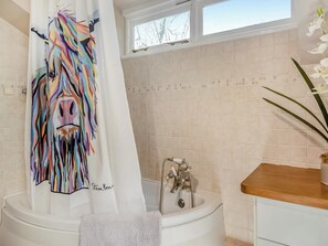 Towels - 5 bedroom accommodation in Geldeston, near Beccles (Geldeston, near Beccles)