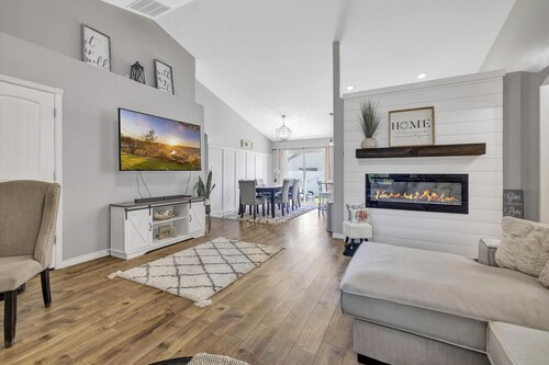 Luxury 4 bed 2.5 bath home TF