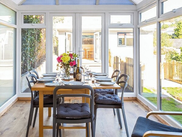 Dining - Ideal holiday accommodation for up to eight guests near Lyme Regis beaches. (Lyme Regis)