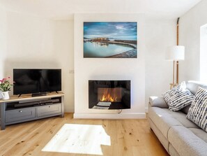 Living area - Ideal holiday accommodation for up to eight guests near Lyme Regis beaches. (Lyme Regis)