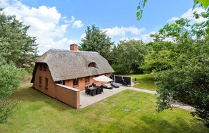 Outdoor dining - Awesome home in Ulfborg with WiFi (Ulfborg)