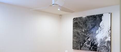 2 bedrooms, desk, iron/ironing board, WiFi