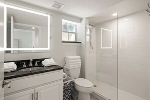Shower, hair dryer, towels, soap - Oceanfront Views - Pvt Beach Area & Heated Pool - Easy Walk to Restaurants, Etc. (New Smyrna Beach)