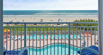 Oceanfront Views - Pvt Beach Area & Heated Pool - Easy Walk to Restaurants, Etc.