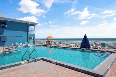 Oceanfront Views - Pvt Beach Area & Heated Pool - Easy Walk to Restaurants, Etc.
