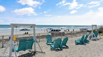 Am Strand, Liegestühle, Strandtücher