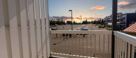 المنطقة المحيطة بالمنشأة