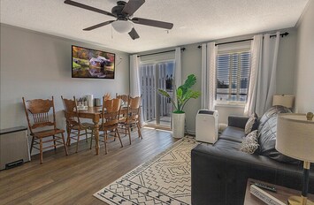 Welcome to Mountain Lodge 243, a dazzling and modern retreat perfect for your visit to the mountain!