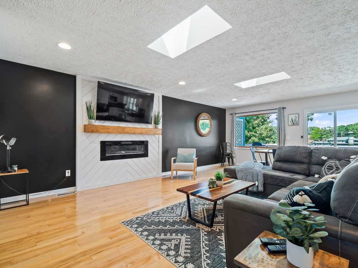 Smart-TV, peis og kontorer