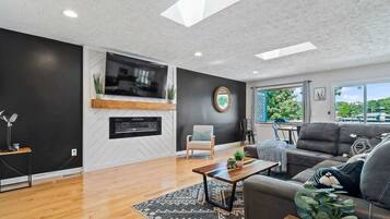 Smart-TV, peis og kontorer