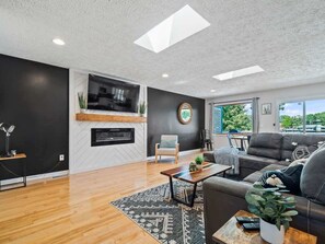 Smart-TV, peis og kontorer