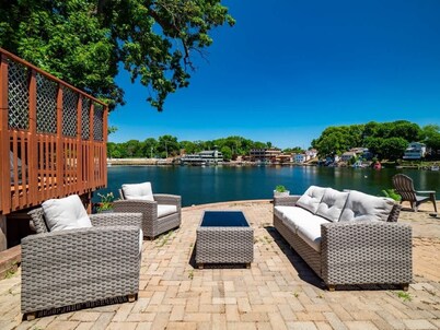 Lake Front|Kayaks|Hot Tub|Sleeps 8