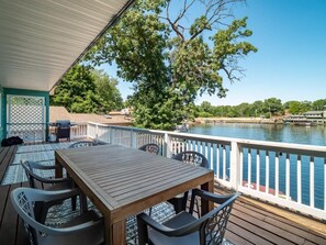 Outdoor dining - Lake Front|Kayaks|Hot Tub|Sleeps 8 (Akron)