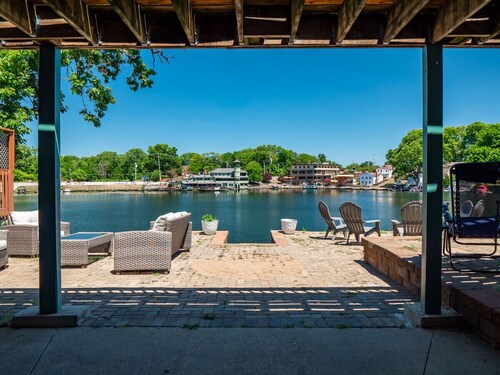 Lake Front|Kayaks|Hot Tub|Sleeps 8