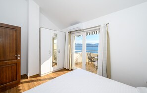 1 bedroom, free WiFi, bed sheets - Amazing apartment in Komarna with WiFi (Komarna)