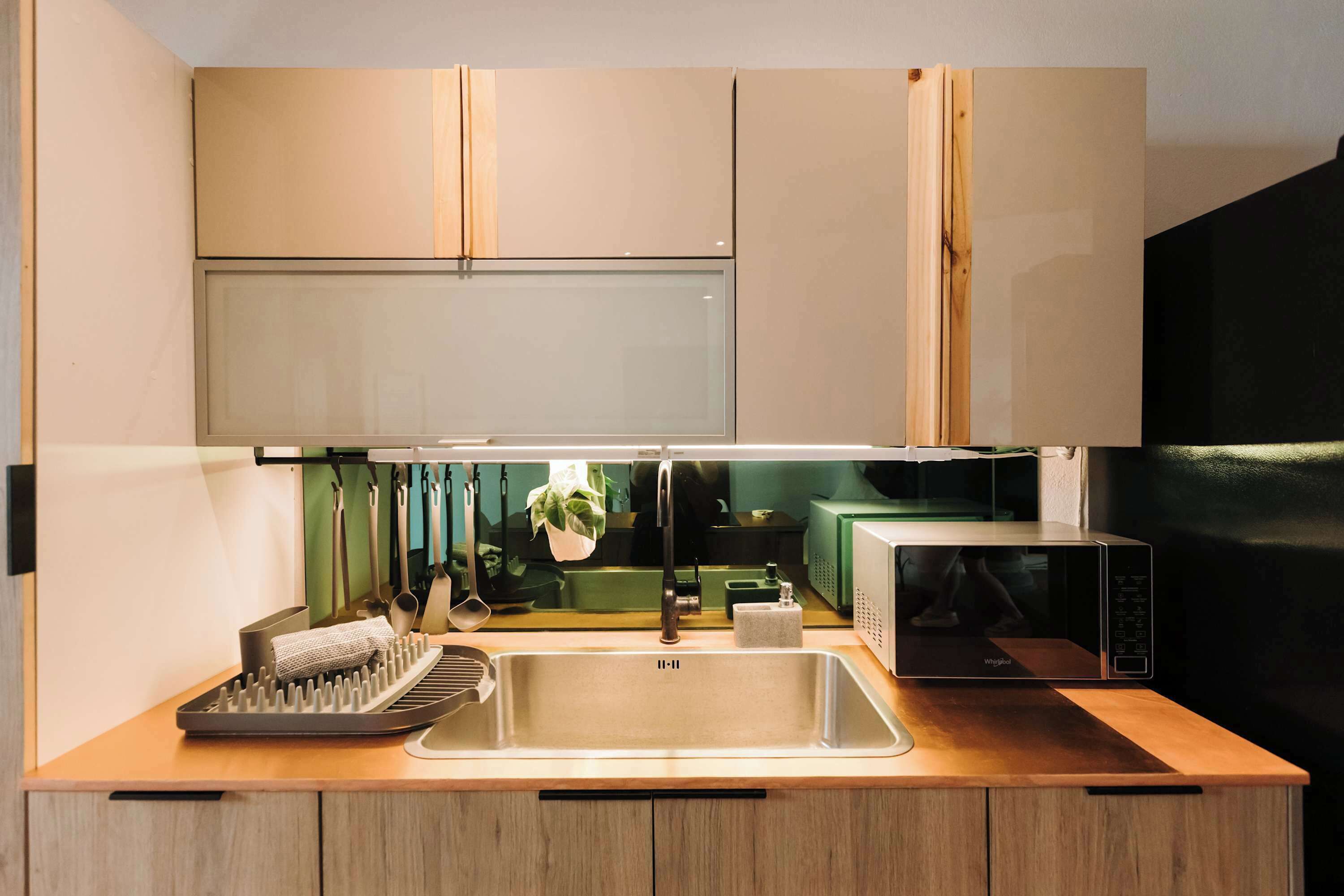 冰箱、微波炉、烤箱、炉灶