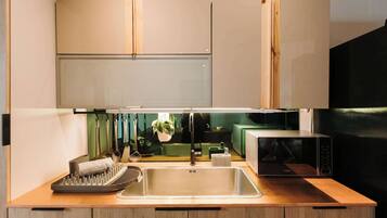 Réfrigérateur, micro-ondes, four, plaque de cuisson