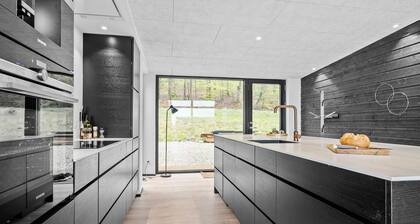 Amazing home in Sjølund with WiFi