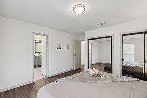 4 Schlafzimmer, Bügeleisen/Bügelbrett, Reisekinderbett, WLAN