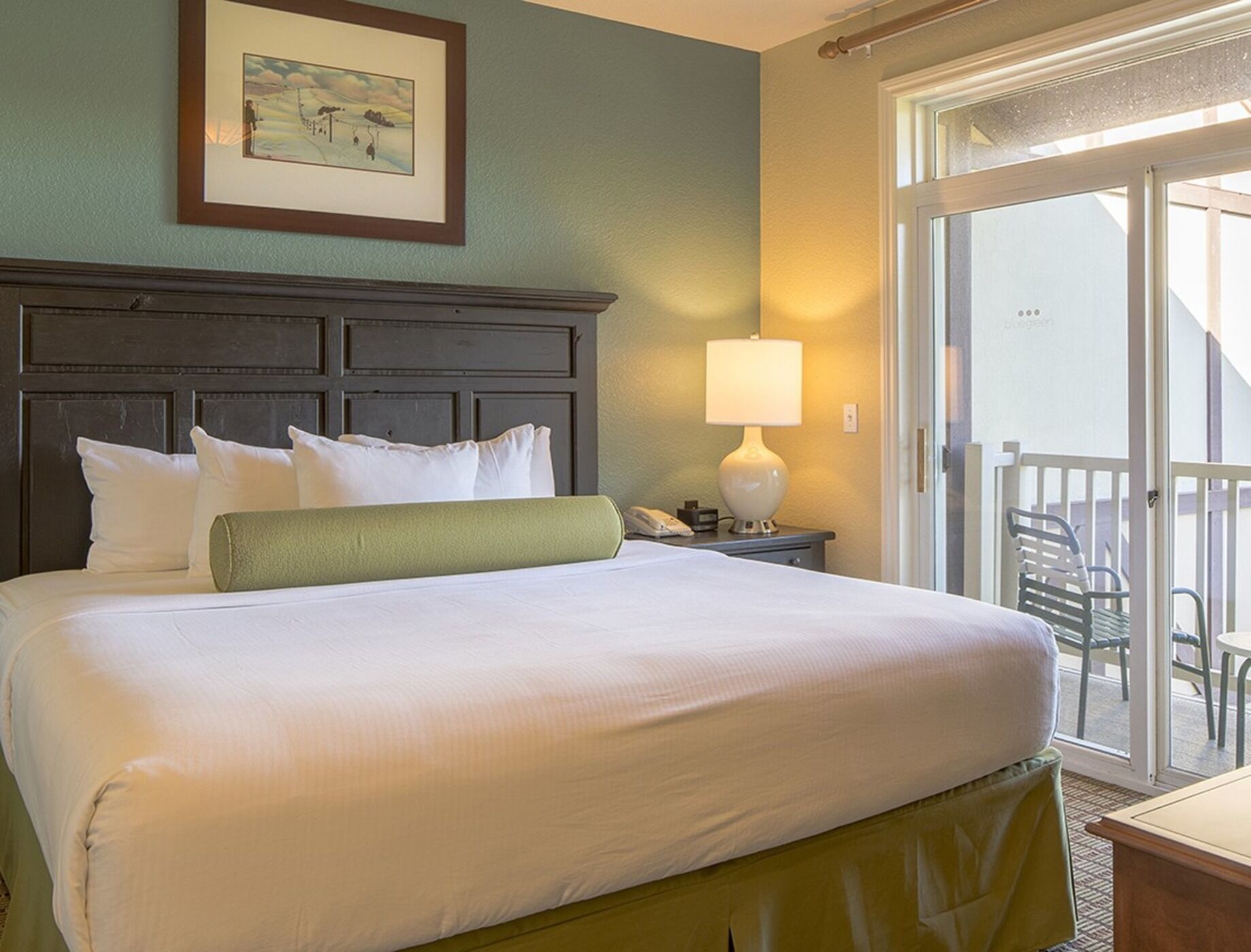 3 makuuhuonetta, työpöytä, silitysrauta/-lauta, Wi-Fi